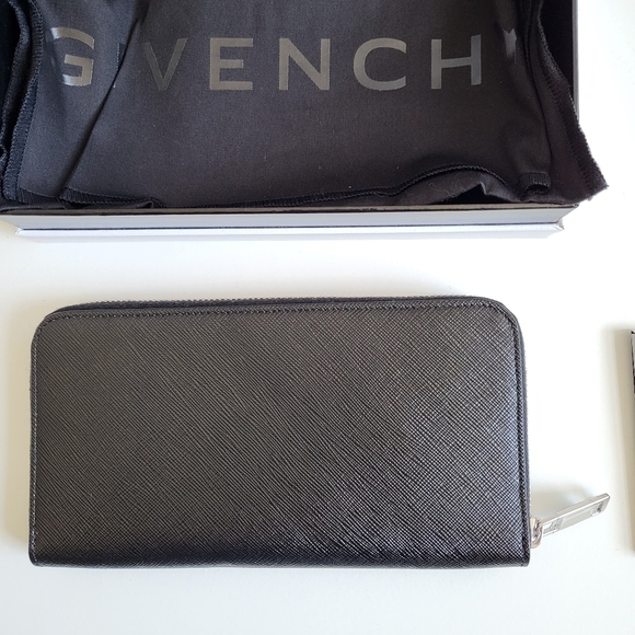 Givenchy Iconic "Givenchy Paris" Logo Print Zip Black Wallet NWT - Picture 12 of 16